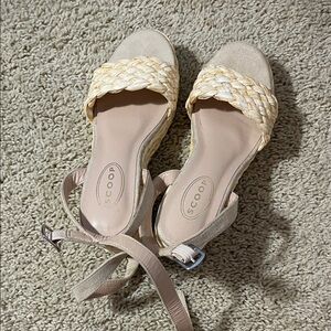 Scoop Women's Tan Woven Sandals